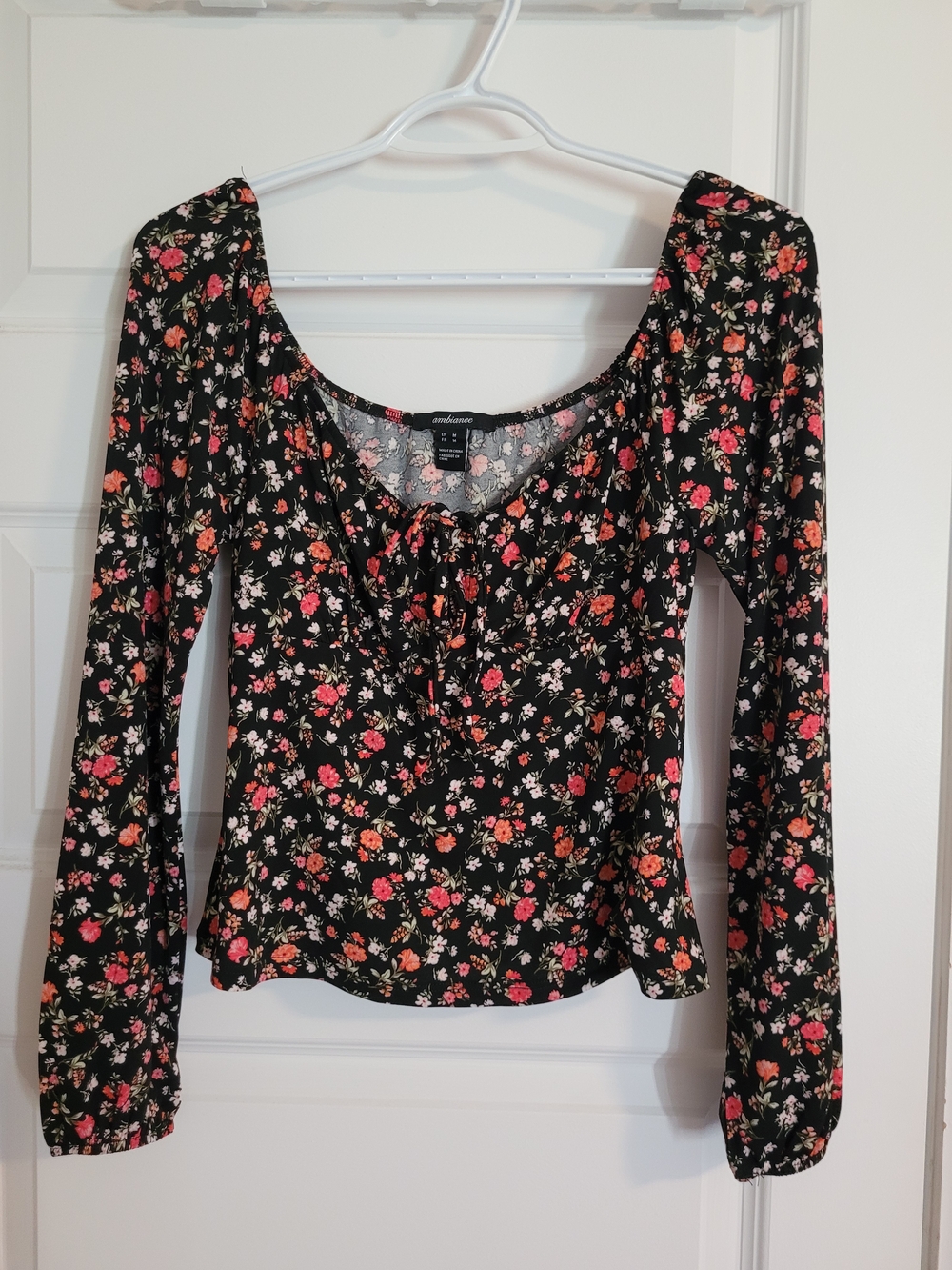 Black Floral Long-Sleeve Scoop Neck Top - Unknown Brand